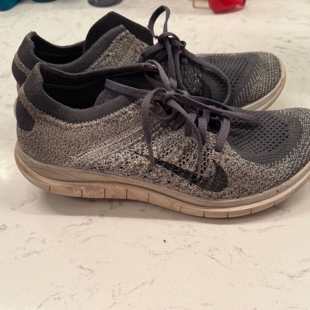 Nike Women's Black and Gray Sneakers